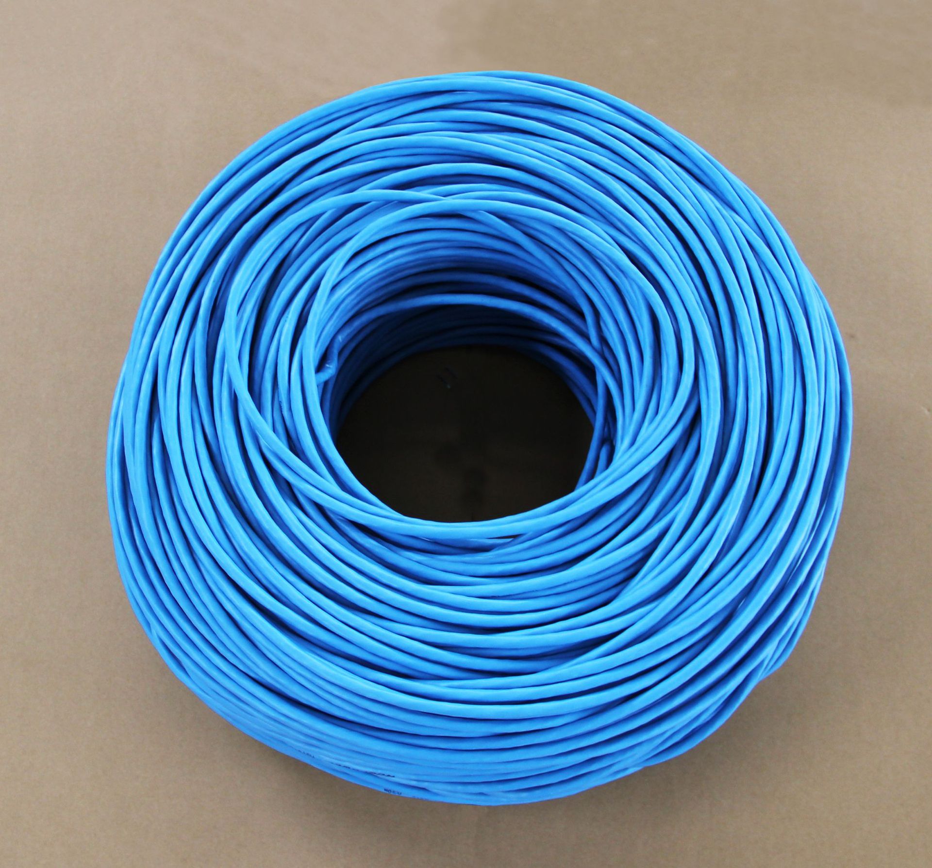 網(wǎng)線藍(lán)色六類  超五類