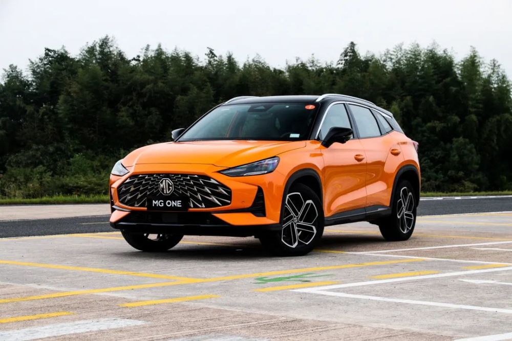 名爵MG ONE，設計師怎么還是忘不了馬自達？