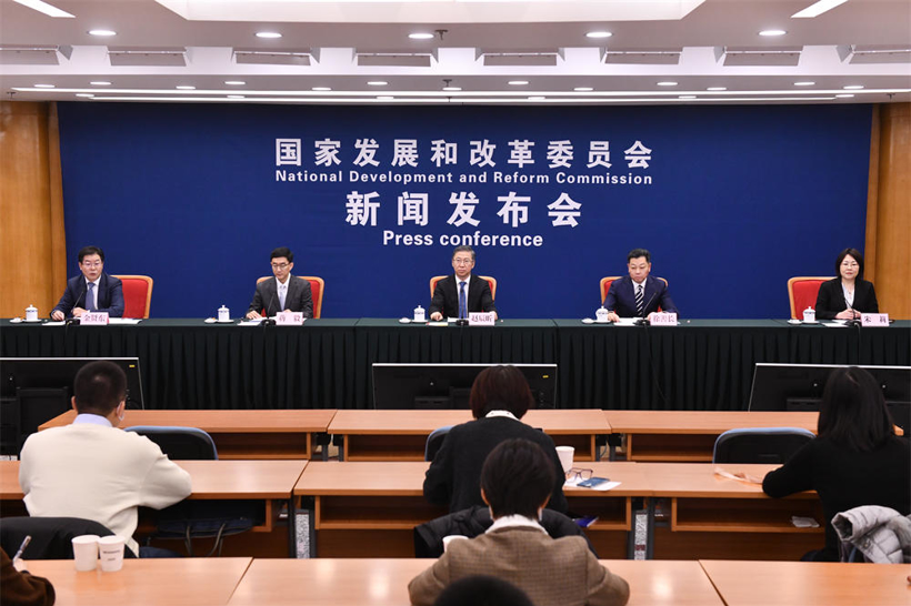 無(wú)人機(jī)和無(wú)人車(chē)未來(lái)如何融合？深圳或?qū)⒙氏忍峤淮鹁? /></div>
<p>&nbsp;</p>
<p label=