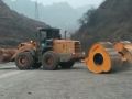 裝載機(jī)拉的沖擊碾壓機(jī)，如此簡(jiǎn)單裝載機(jī)拉的沖擊碾壓機(jī) (186播放)
