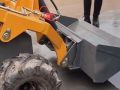 滑移鏟車標(biāo)配帶快換裝置 能進(jìn)入電梯的小裝載機(jī) (347播放)