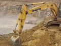 真實挖掘機挖沙，貨車拖沙填路的過程 (398播放)