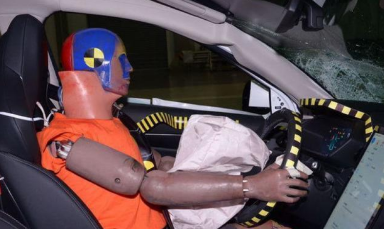 中保研今年第一撞！小鵬P5和本田思域&ldquo;正面25%偏置碰&rdquo;最受關(guān)注