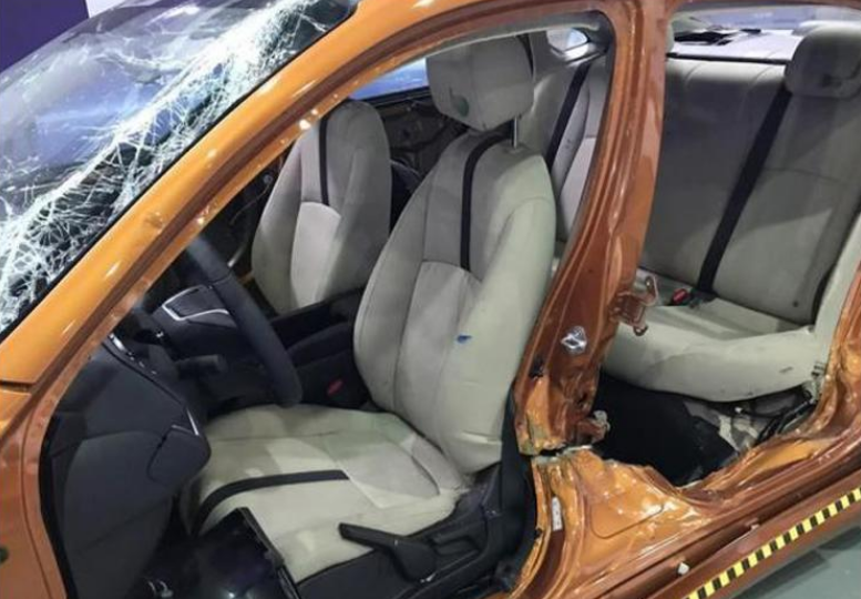 中保研今年第一撞！小鵬P5和本田思域&ldquo;正面25%偏置碰&rdquo;最受關(guān)注