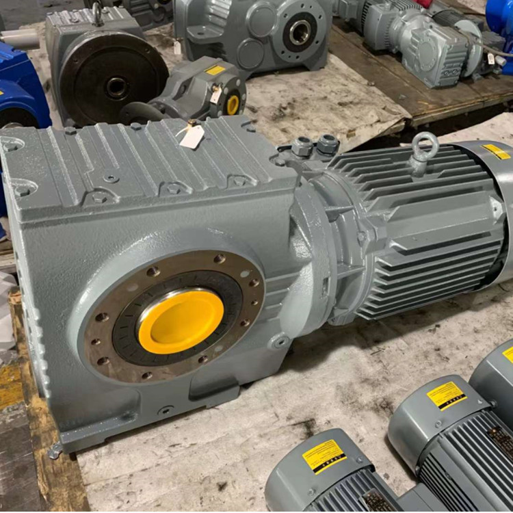 FA67-Y4KW-22.5-M1齒輪減速機 R07DT56L4傘齒減速機