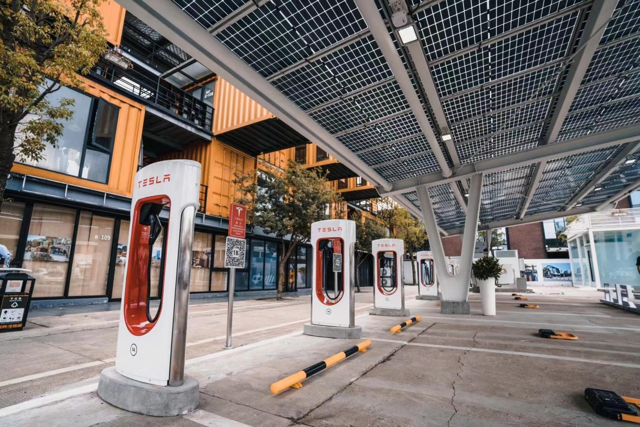 特斯拉在滬建有142家超充站，共計1230根超充樁