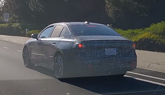 或配備曲面雙聯屏 全新寶馬5系最新諜照曝光